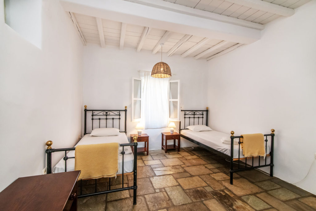 Tinos Hotels Throubi