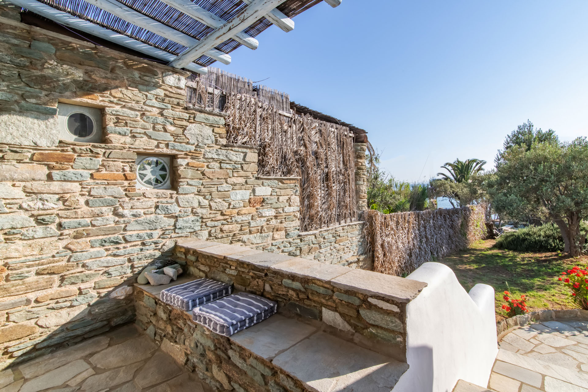 Tinos Hotels Throubi